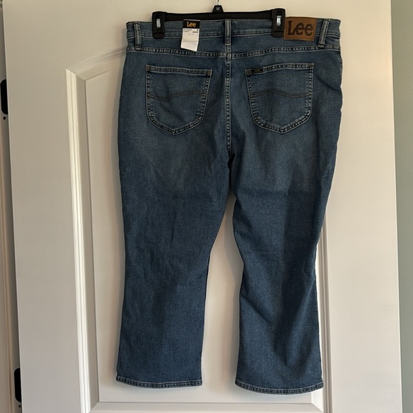 NWT Lee womens Legendary Capri Jean, mid crossway - Picture 8 of 8
